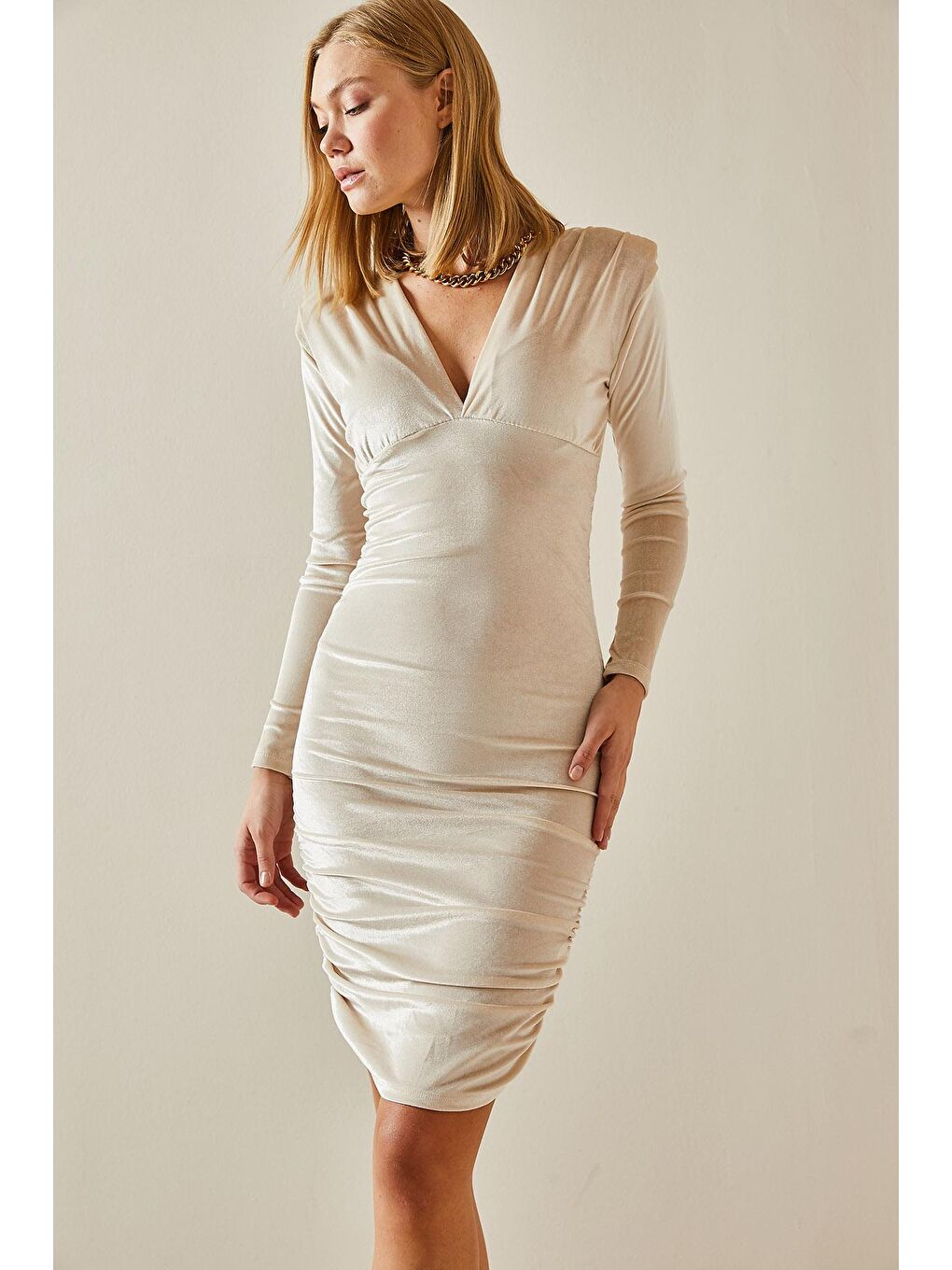 Ekru Krem V Yaka Vatkalı Kadife Elbise 4KXK6-47610-22