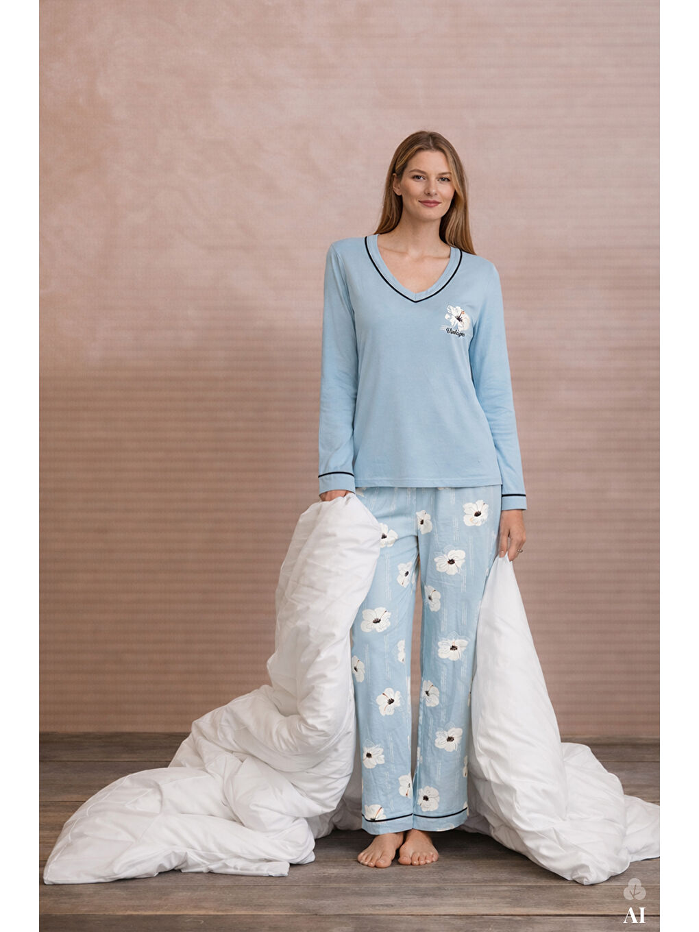 Mavi Kadın V Yaka Çiçek Desenli Ara Biyeli Uzun Kollu Pamuklu Pijama Takımı