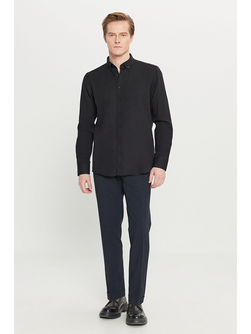 Erkek Siyah Tailored Slim Fit Dar Kesim Düğmeli Yaka Oxford Gömlek-4