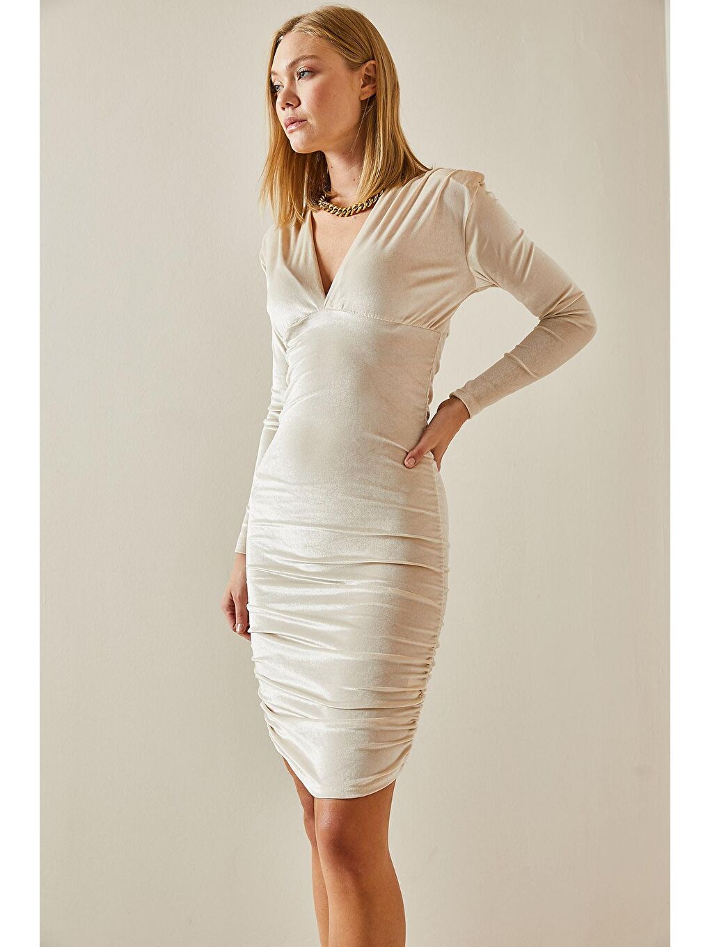 Ekru Krem V Yaka Vatkalı Kadife Elbise 4KXK6-47610-22-3