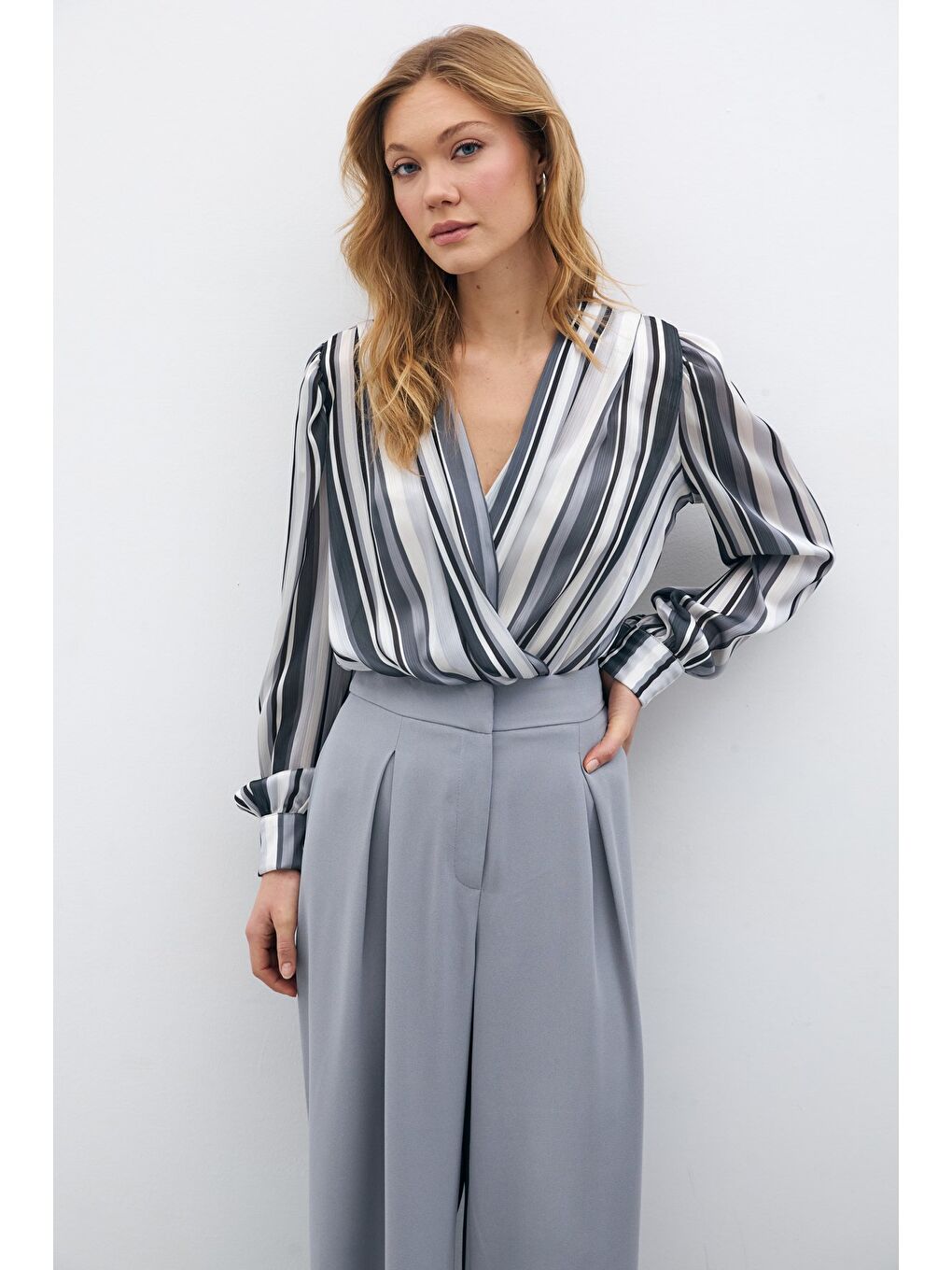 Çizgili Bodysuit Bluz - Gri-1