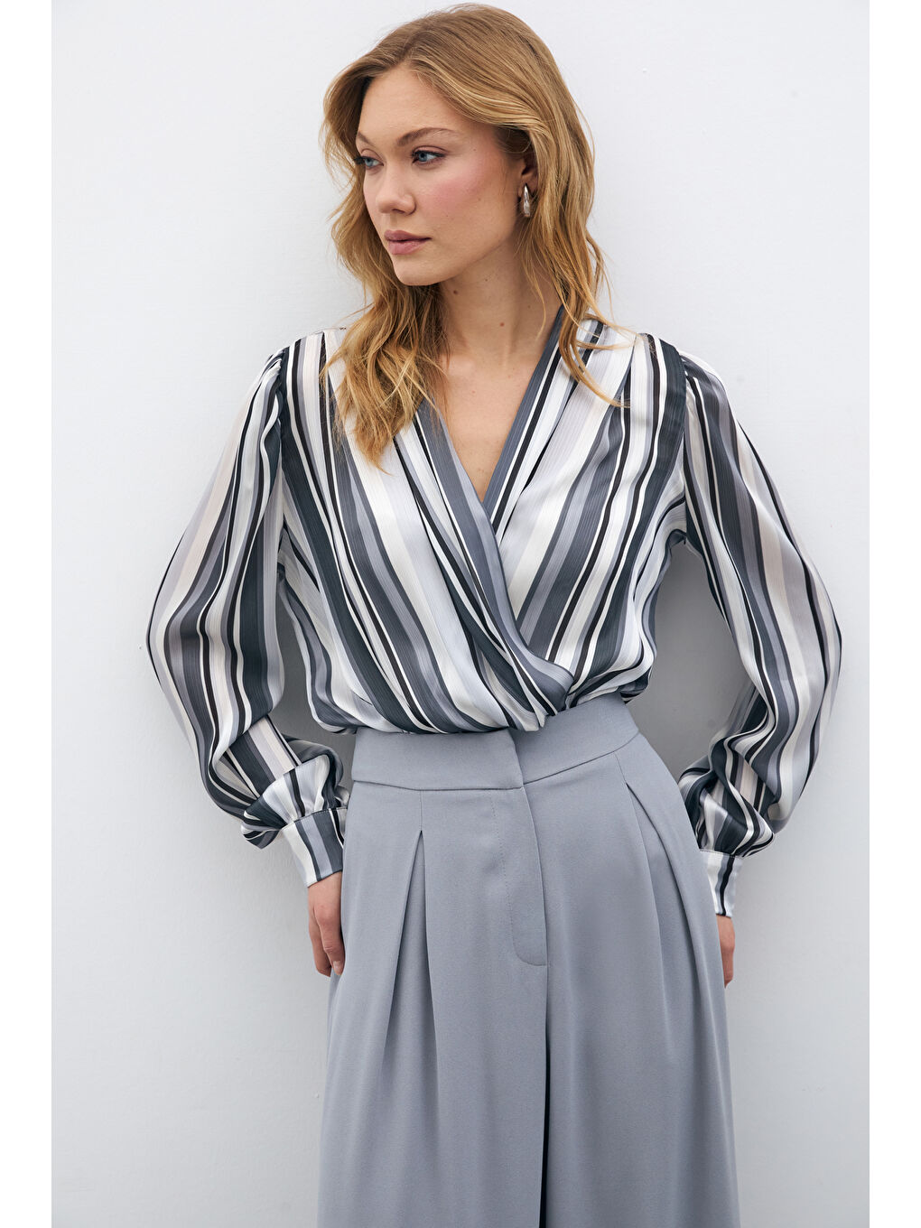 Çizgili Bodysuit Bluz - Gri-2