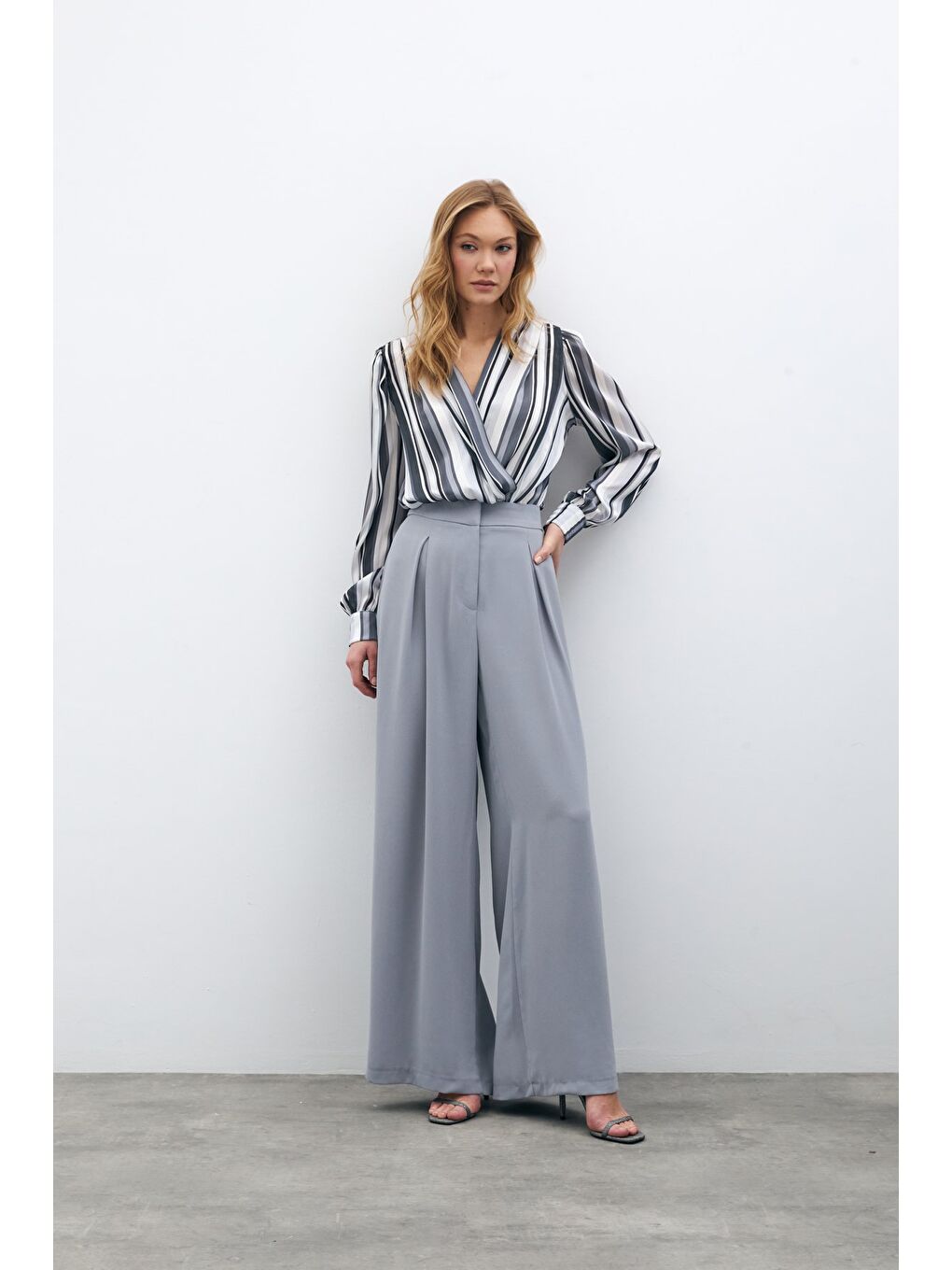 Çizgili Bodysuit Bluz - Gri-3