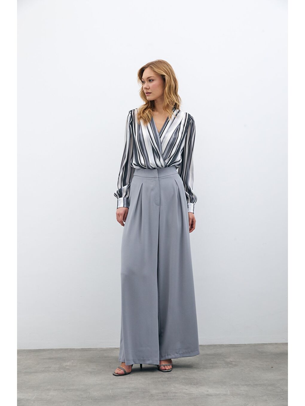 Çizgili Bodysuit Bluz - Gri-4