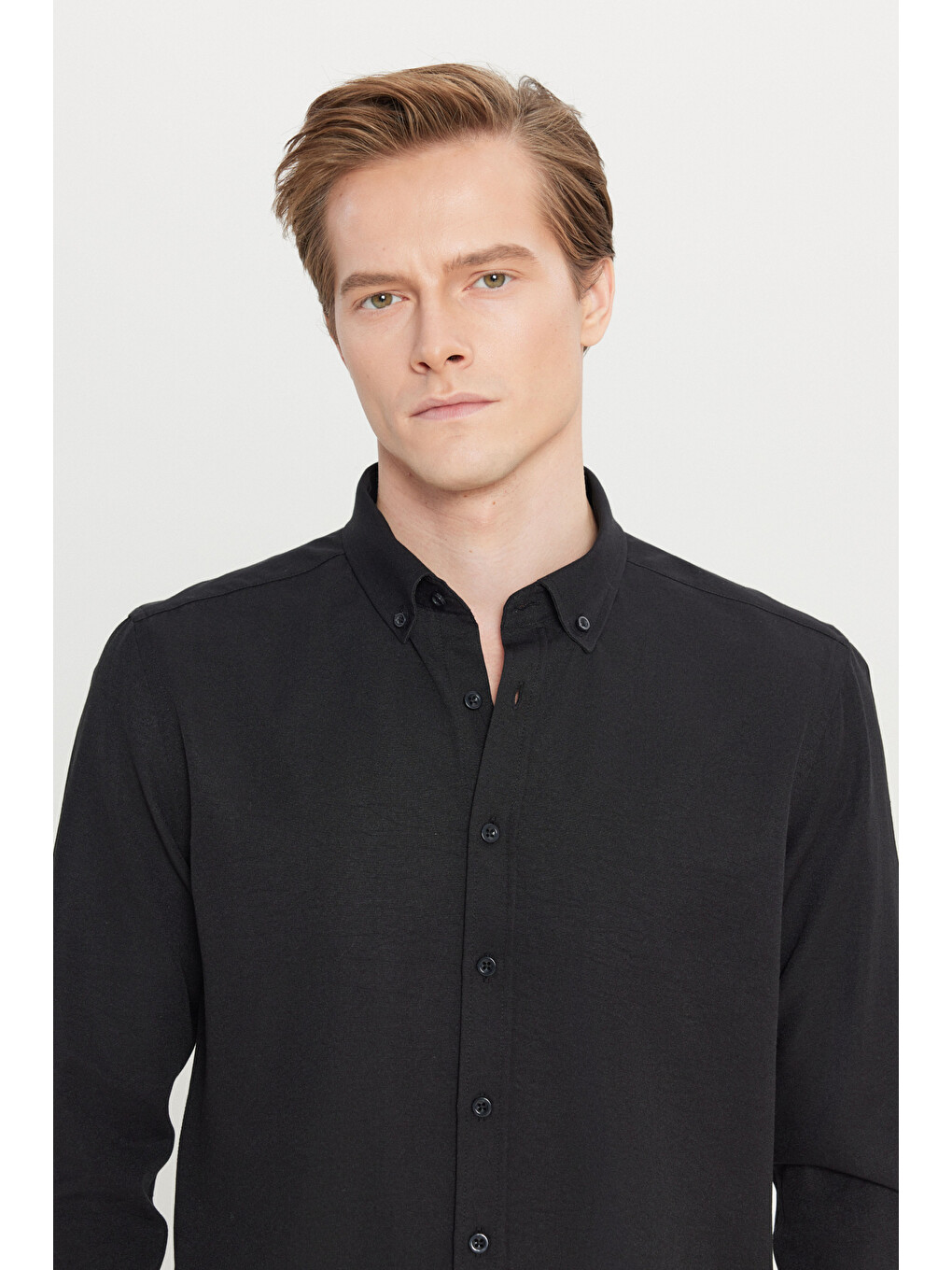 Erkek Siyah Tailored Slim Fit Dar Kesim Düğmeli Yaka Oxford Gömlek-6