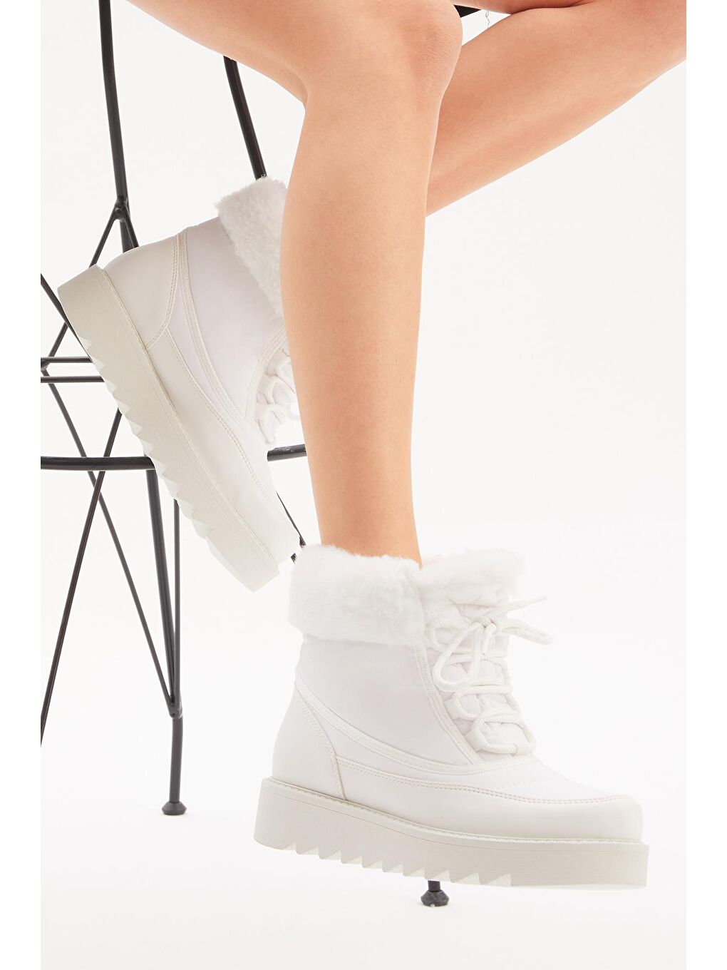 Kadın Beyaz Rahat Kalıp Önü Bağcıklı İçi Kürklü Kar Botu