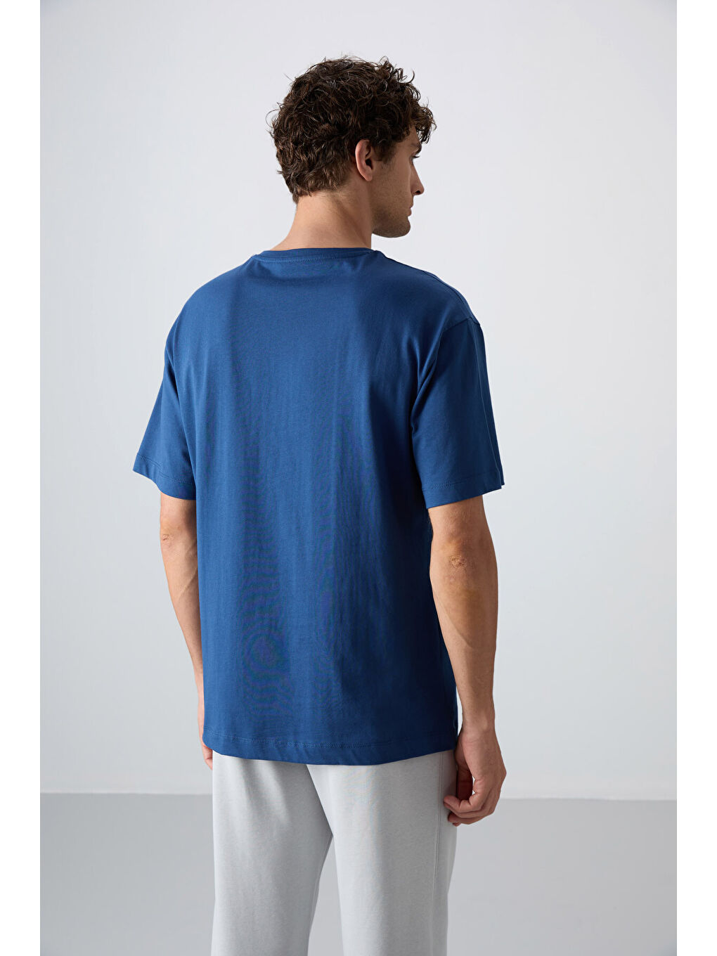 Mavi %100 Pamuk Kalın Yumuşak Dokulu Oversize Fit Baskılı Erkek Tişört - 88359-4