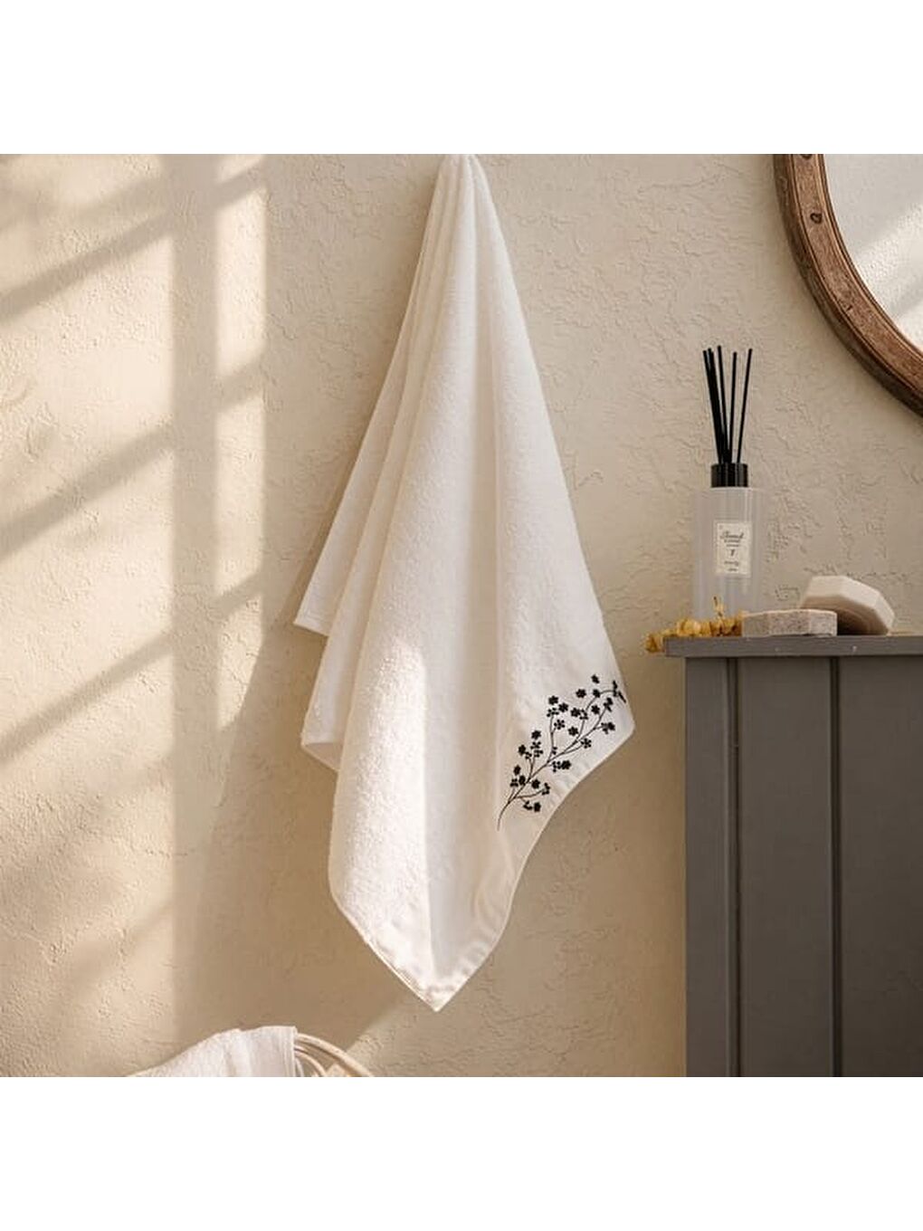 Lila Soft French Cottage Onda Yüz Havlusu - Ekru / Siyah - 50x90 cm