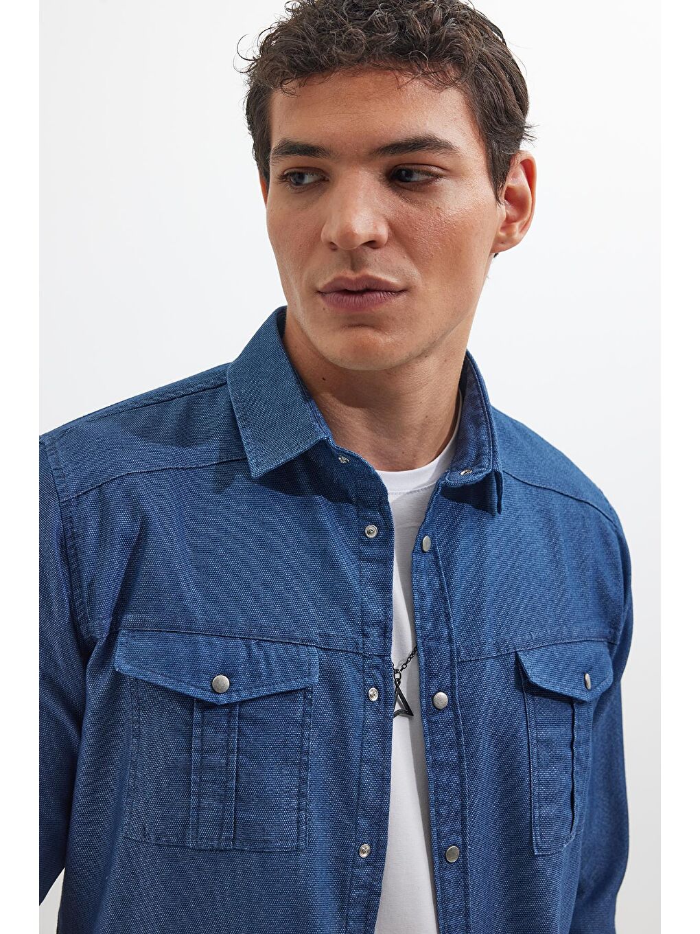 Slim Fit Uzun Kollu Spor Yaka Yıkamalı Çift Cepli Armürlü Denim Jean İndigo Erkek Gömlek-1