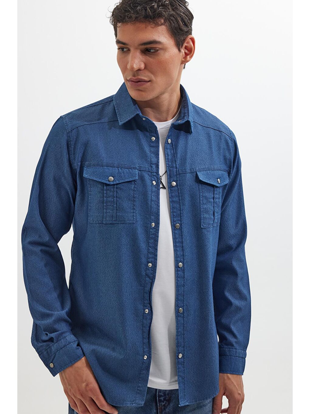 Slim Fit Uzun Kollu Spor Yaka Yıkamalı Çift Cepli Armürlü Denim Jean İndigo Erkek Gömlek-4
