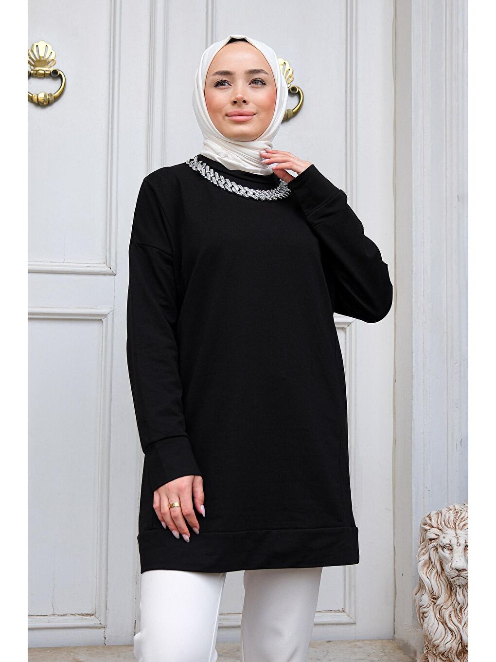 Bisiklet Yaka Kolyeli Tunik Siyah