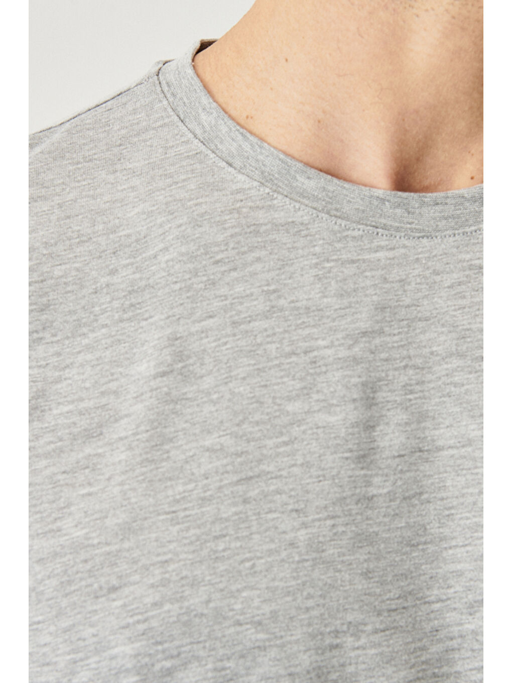 Erkek Gri Melanj Slim Fit Dar Kesim %100 Pamuk Bisiklet Yaka Kısa Kollu Tişört-11