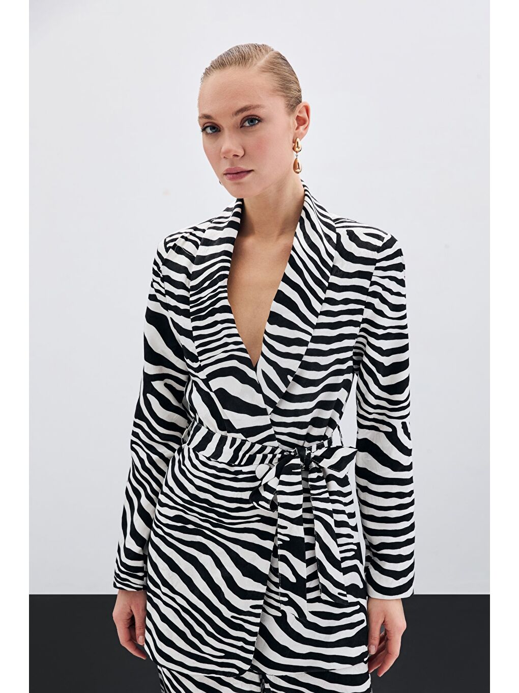Kuşaklı Zebra Ceket - Siyah-1