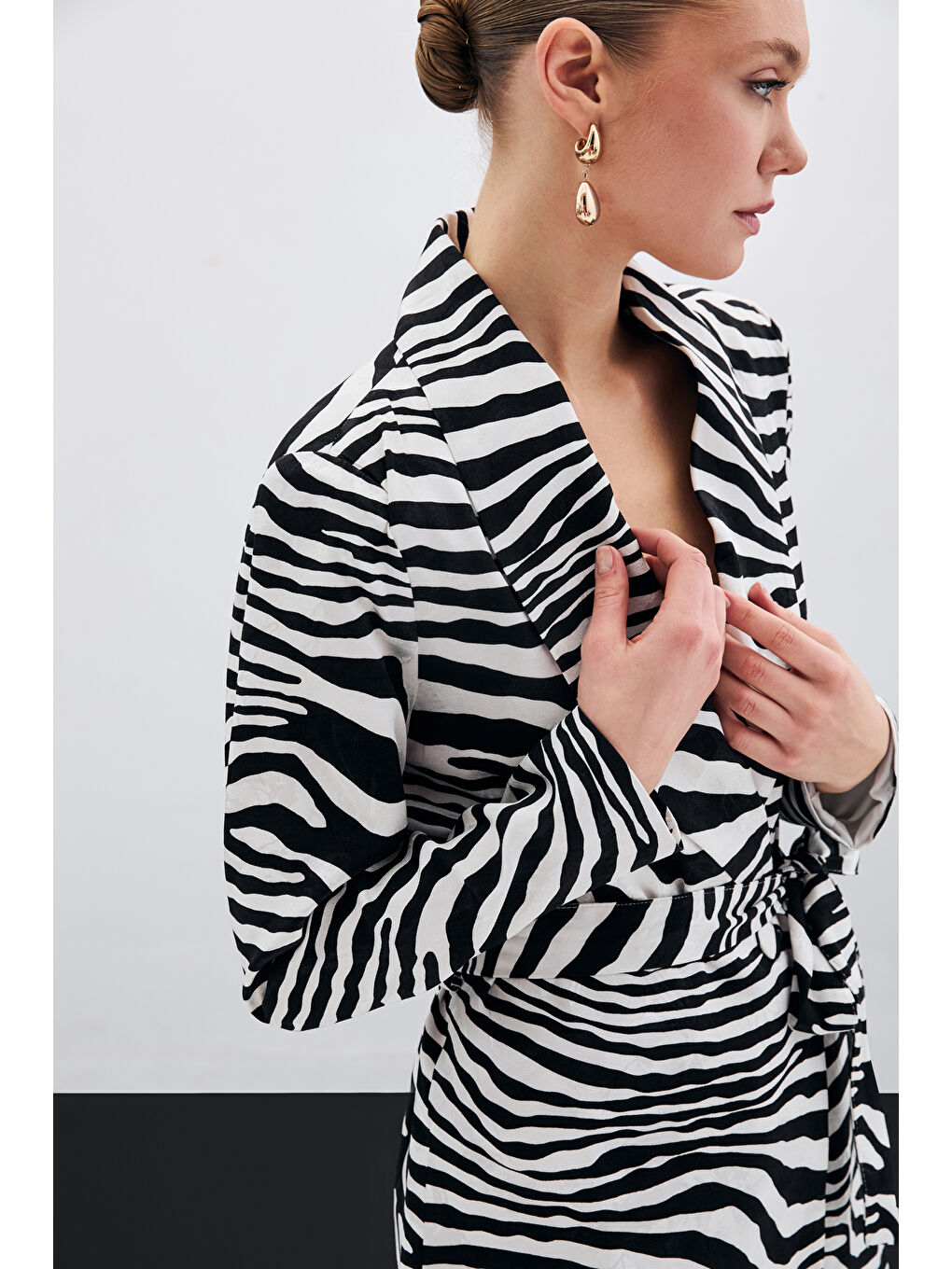 Kuşaklı Zebra Ceket - Siyah-3