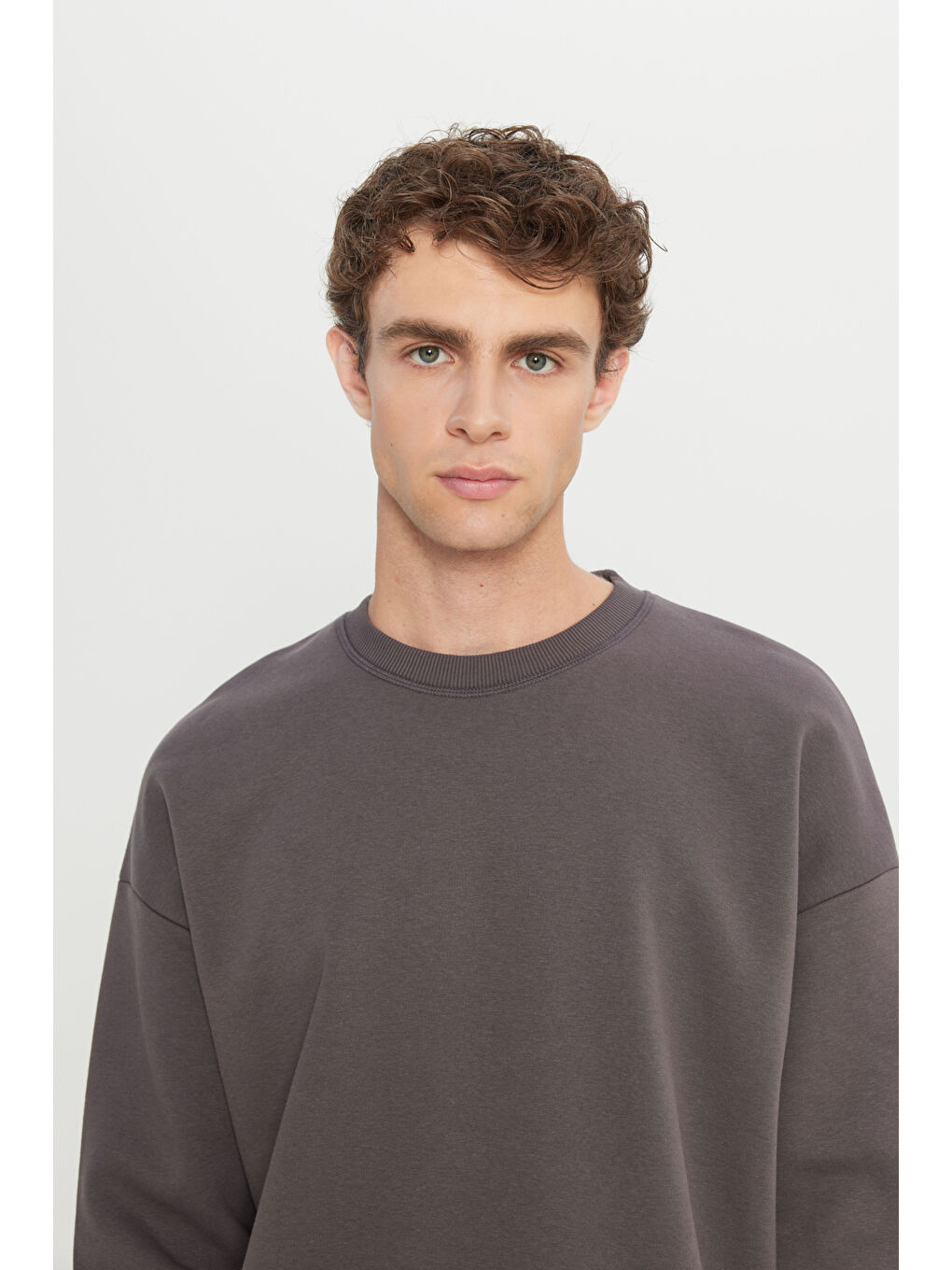 Erkek Koyu Gri Oversize Fit Bol Kesim Pamuklu İçi Polarlı Bisiklet Yaka Sweatshirt-3