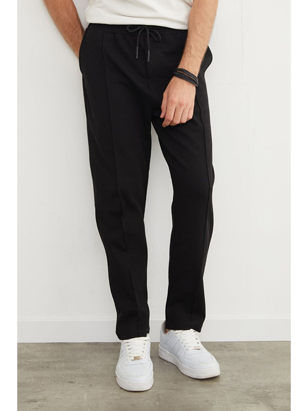 Siyah Beli Bağlamalı Çimalı Jogger Pantolon-4