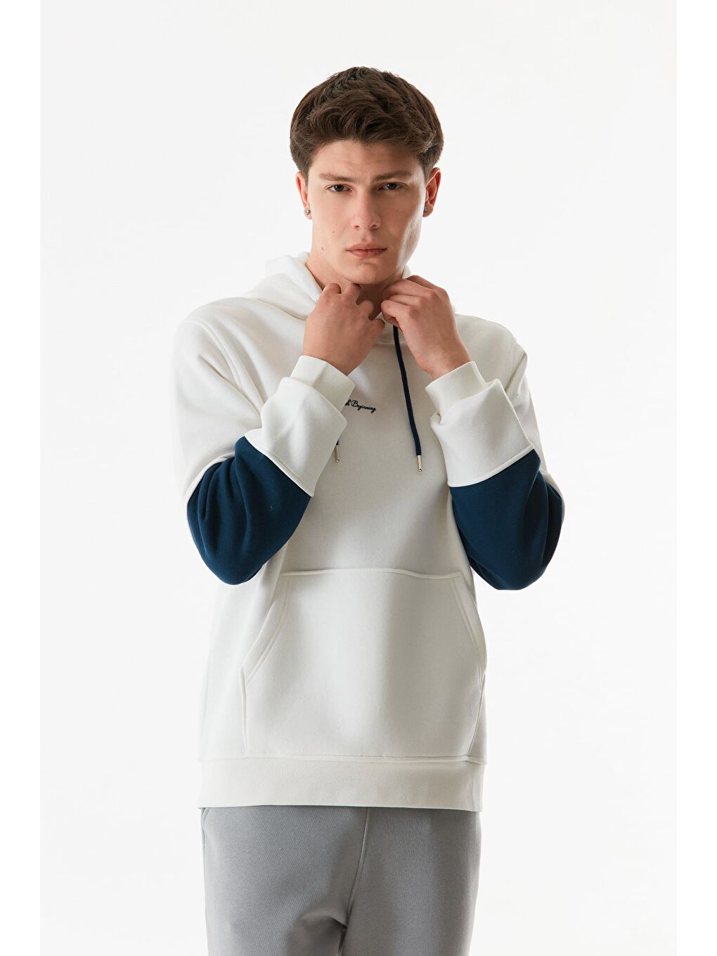 Ekru Yazı Baskılı Kanguru Cepli Kapüşonlu Erkek Hoodie-2