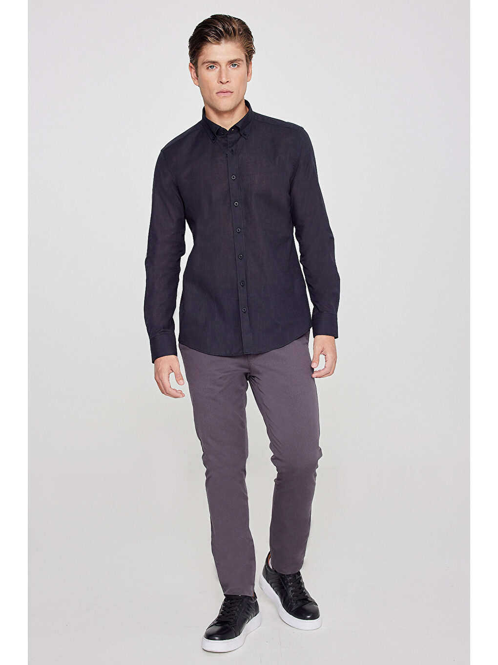Erkek Siyah %100 Pamuk Oxford Slim Fit Dar Kesim Düğmeli Yaka Flamlı Gömlek-1