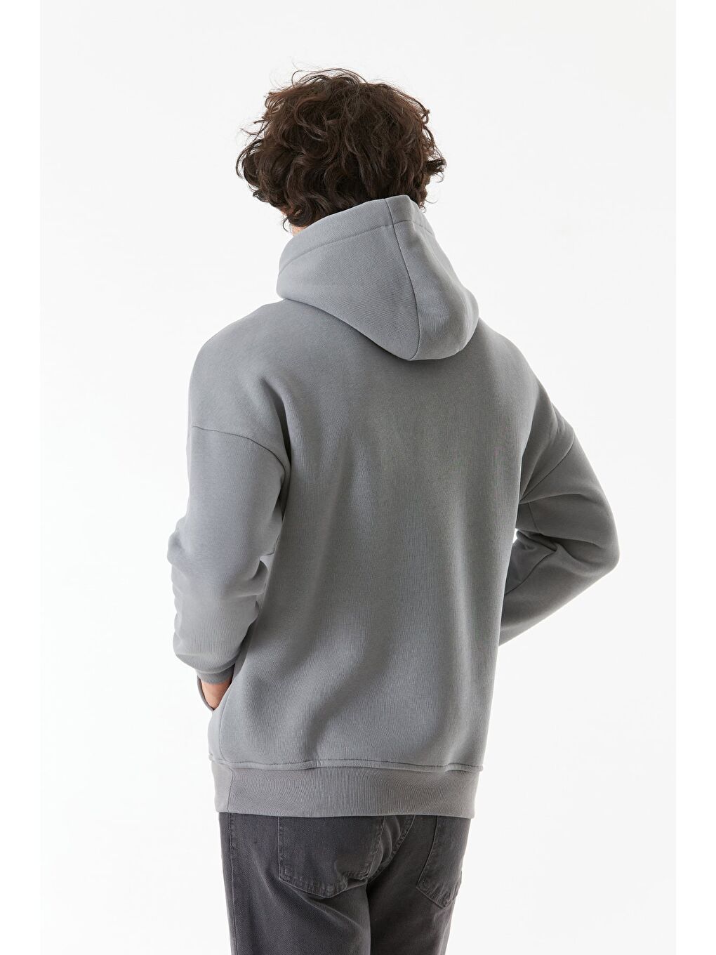 Gri Kabartma Baskılı Kapüşonlu  Kanguru Cepli Erkek Hoodie-2
