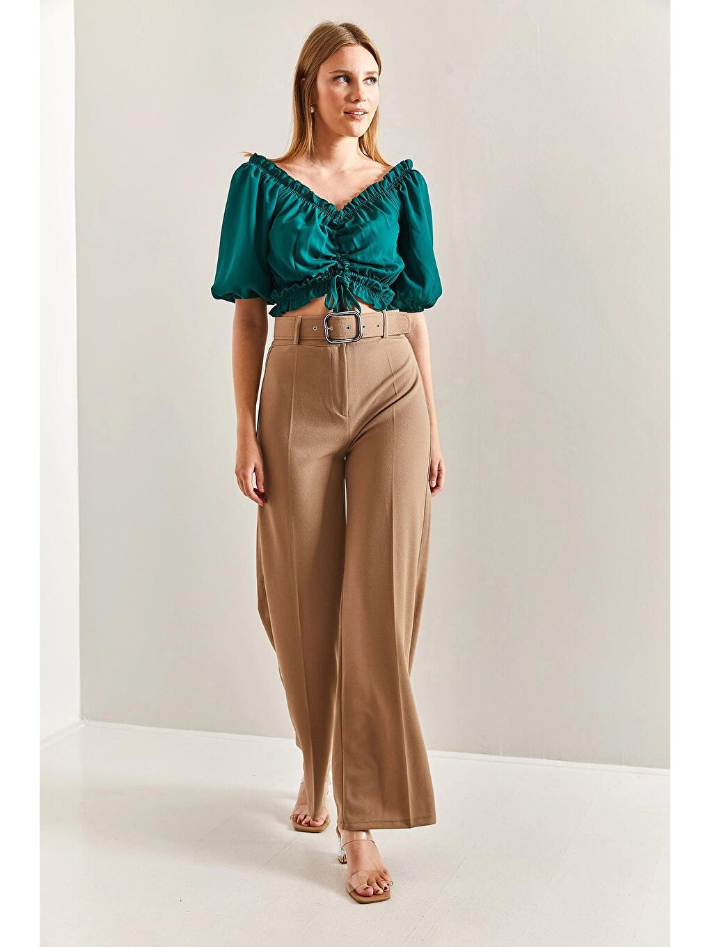Kahverengi Kadın Kemerli Bol Paça Pantolon-3