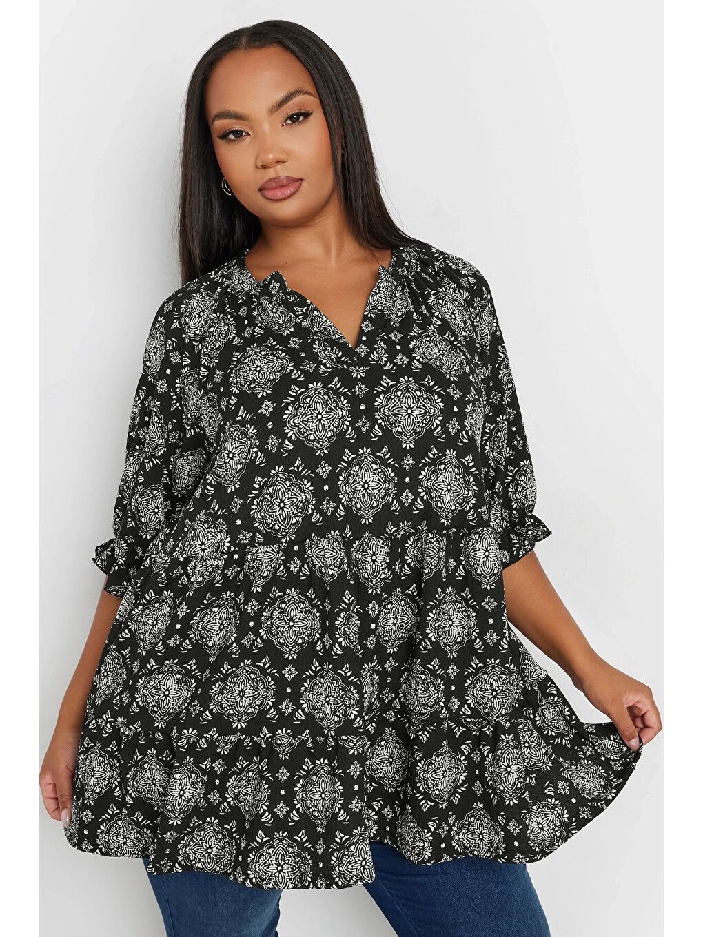 Siyah Büyük Beden Yarım Kollu Çentik Yaka Desenli Bluz 321991