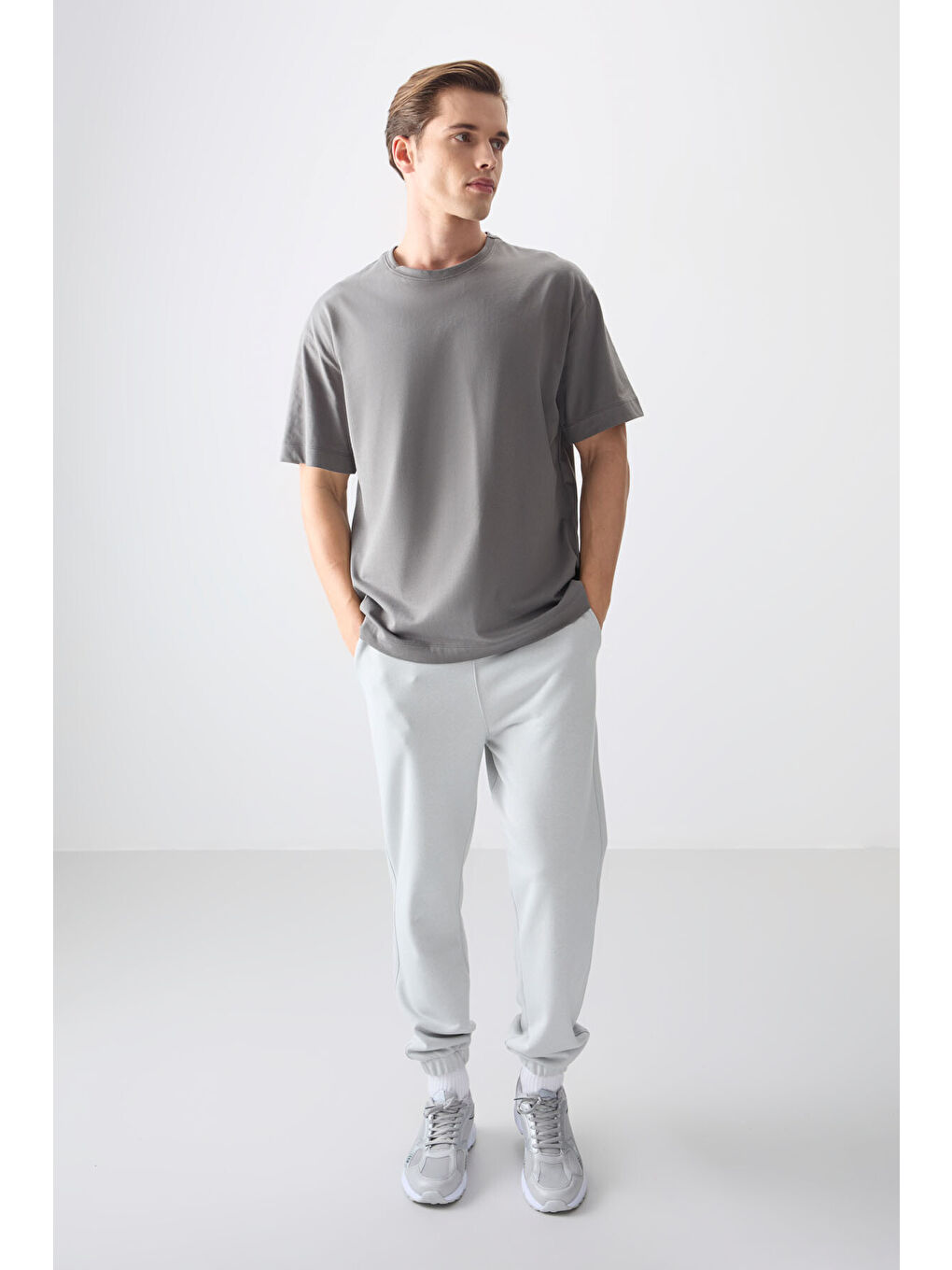 Koyu Gri %100 Pamuk Kalın Yumuşak Dokulu Oversize Fit Basic Erkek Tişört - 88353-3