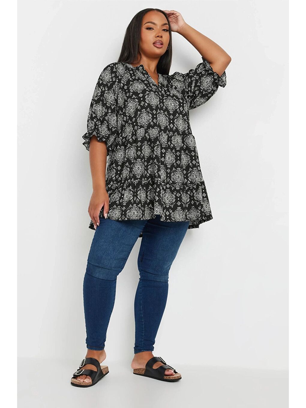Siyah Büyük Beden Yarım Kollu Çentik Yaka Desenli Bluz 321991-1