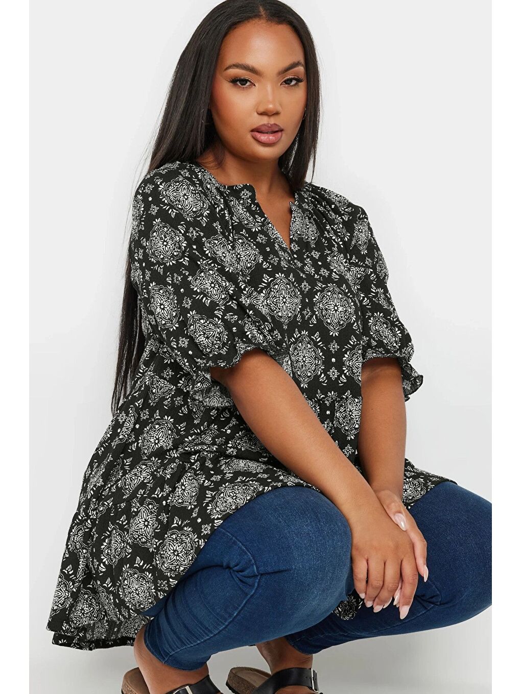 Siyah Büyük Beden Yarım Kollu Çentik Yaka Desenli Bluz 321991-3