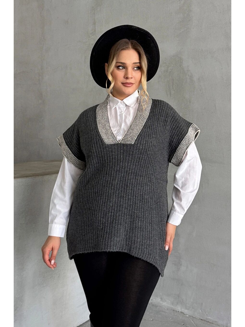 Gri Büyük Beden V Yaka Kısa Kollu Triko Süveter 302138