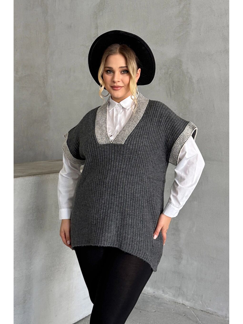 Gri Büyük Beden V Yaka Kısa Kollu Triko Süveter 302138-1