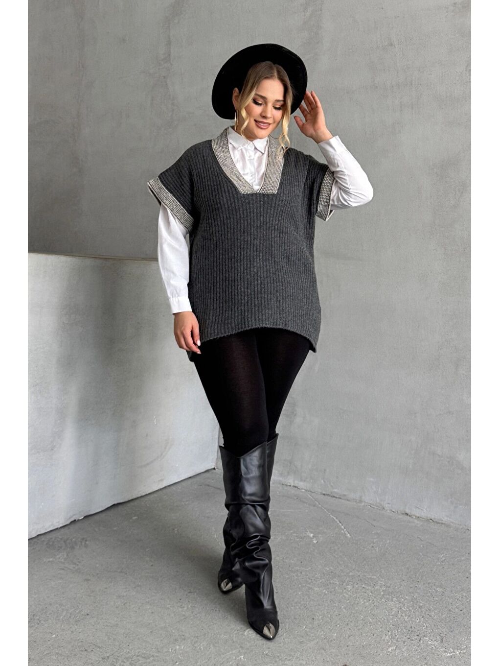 Gri Büyük Beden V Yaka Kısa Kollu Triko Süveter 302138-4
