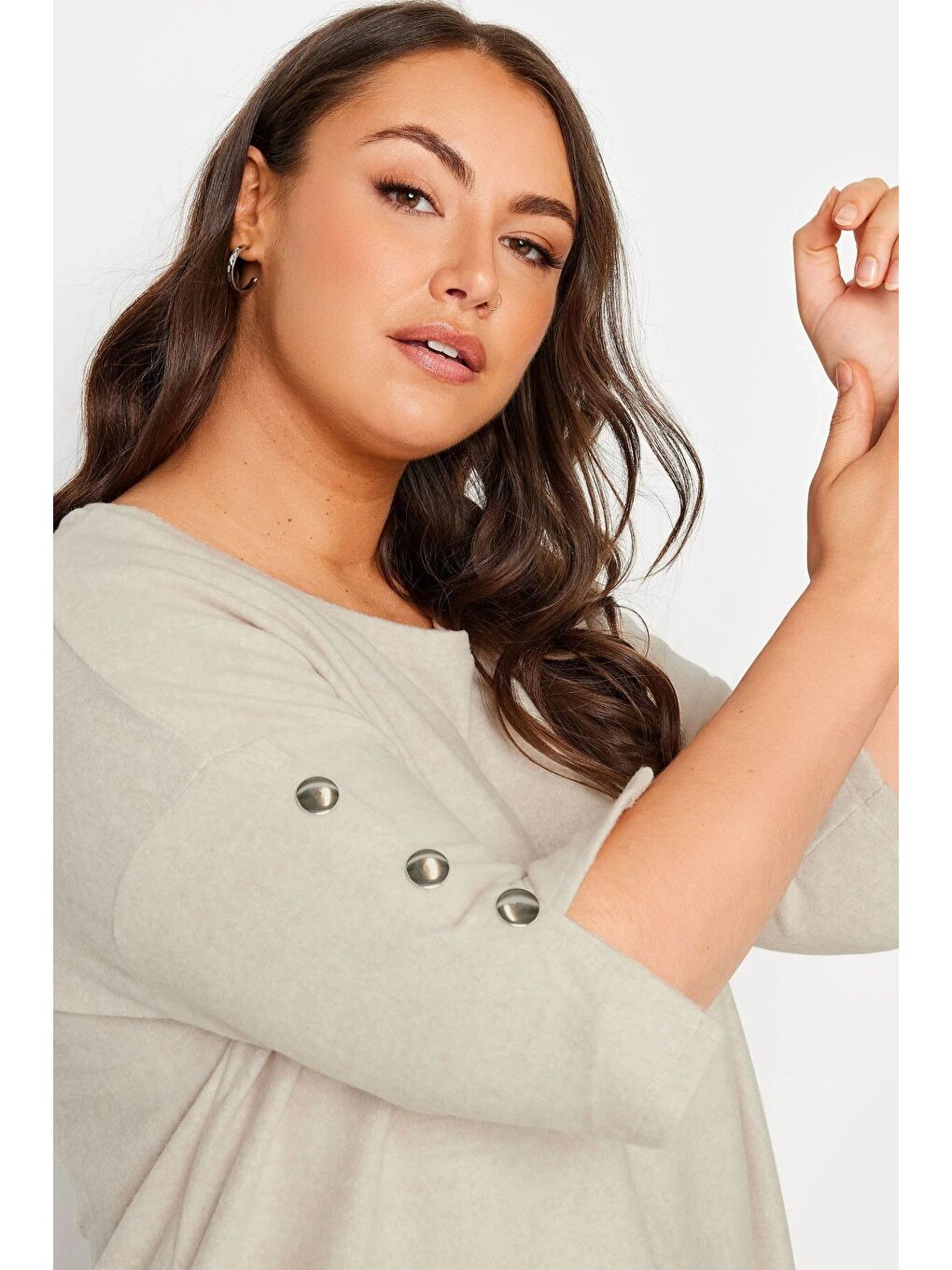 Bej Büyük Beden Yarım Kollu Düğme Detaylı Yumuşak Dokulu Kazak 303413-1