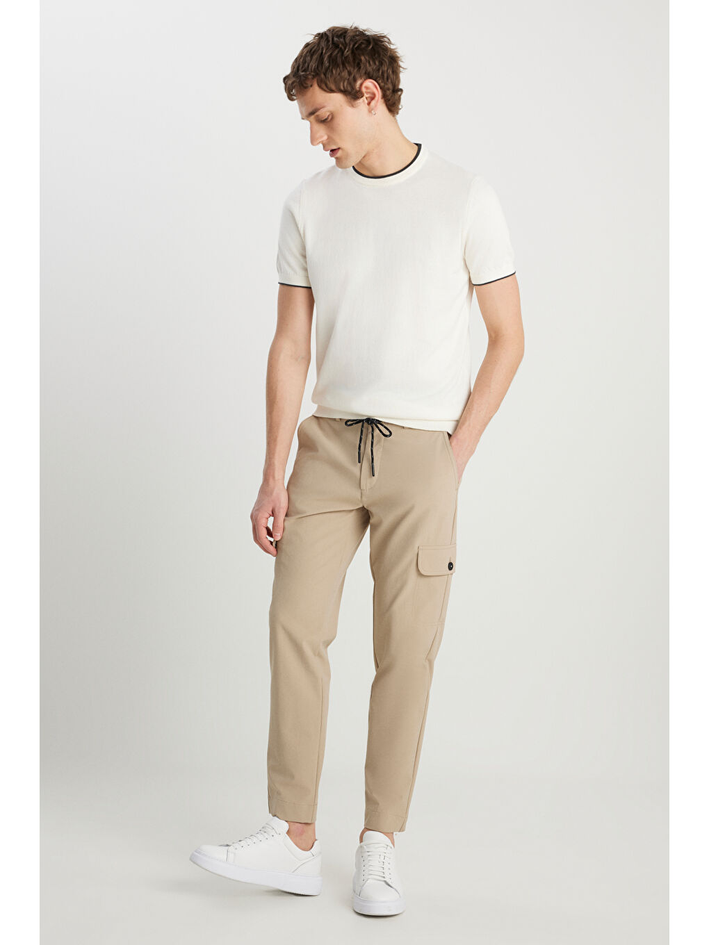 Erkek Bej Slim Fit Dar Kesim Beli Bağlamalı Kargo Cepli Jogger Pantolon-2