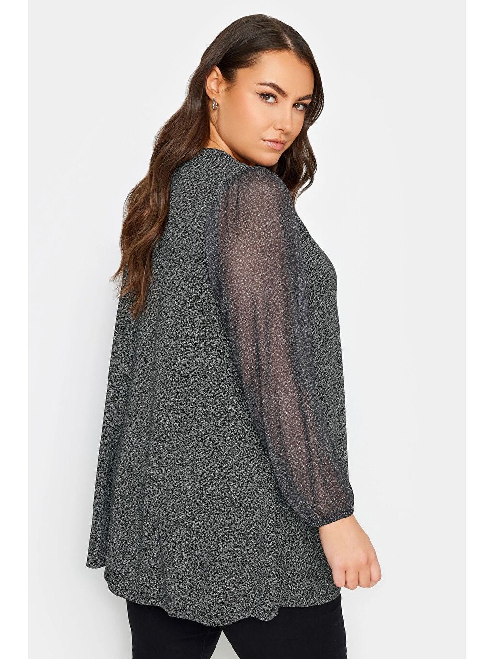 Gri Büyük Beden Uzun Kolları Tül Detaylı Pileli V Yaka Bluz 302824-4