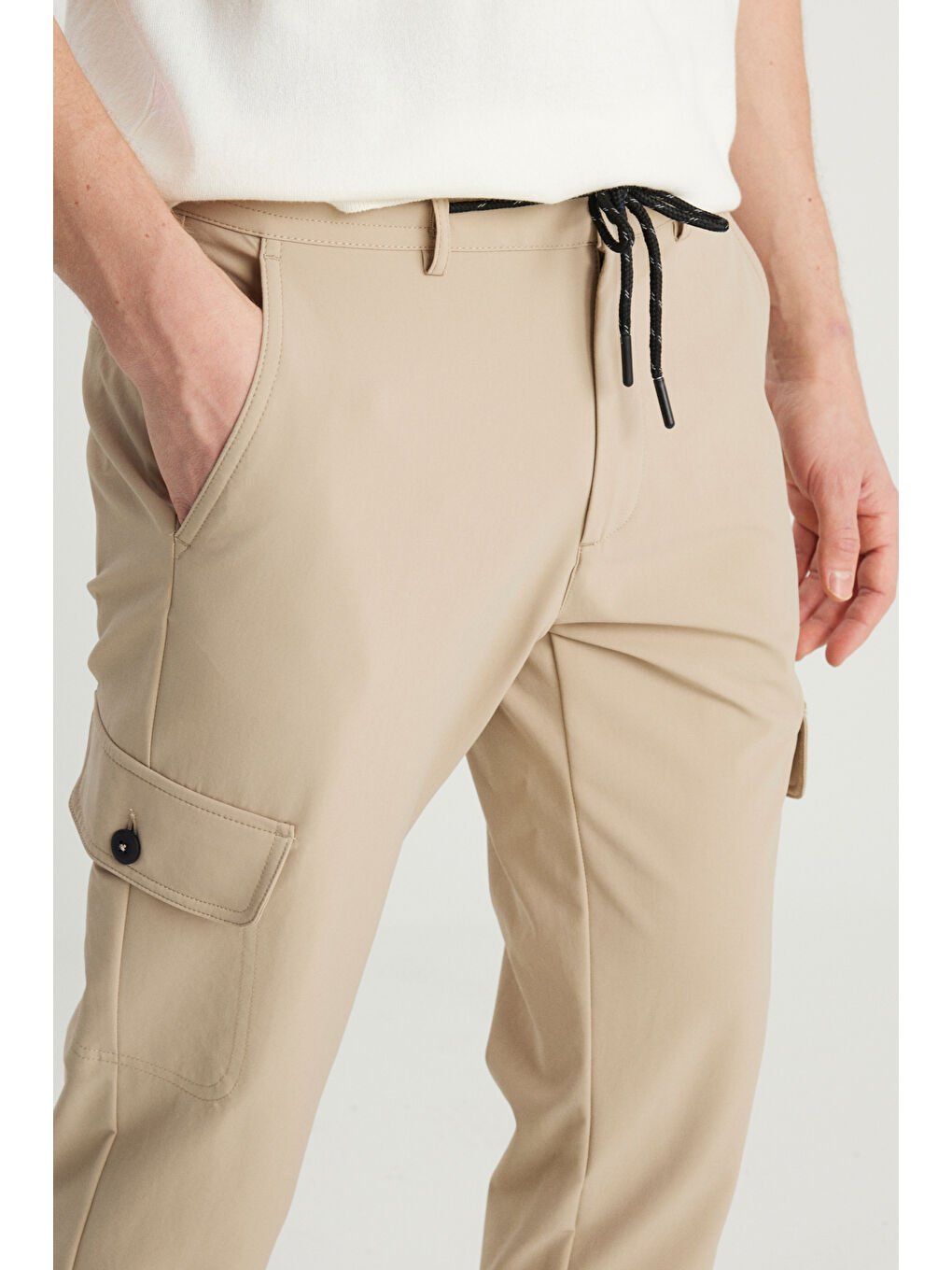Erkek Bej Slim Fit Dar Kesim Beli Bağlamalı Kargo Cepli Jogger Pantolon-4