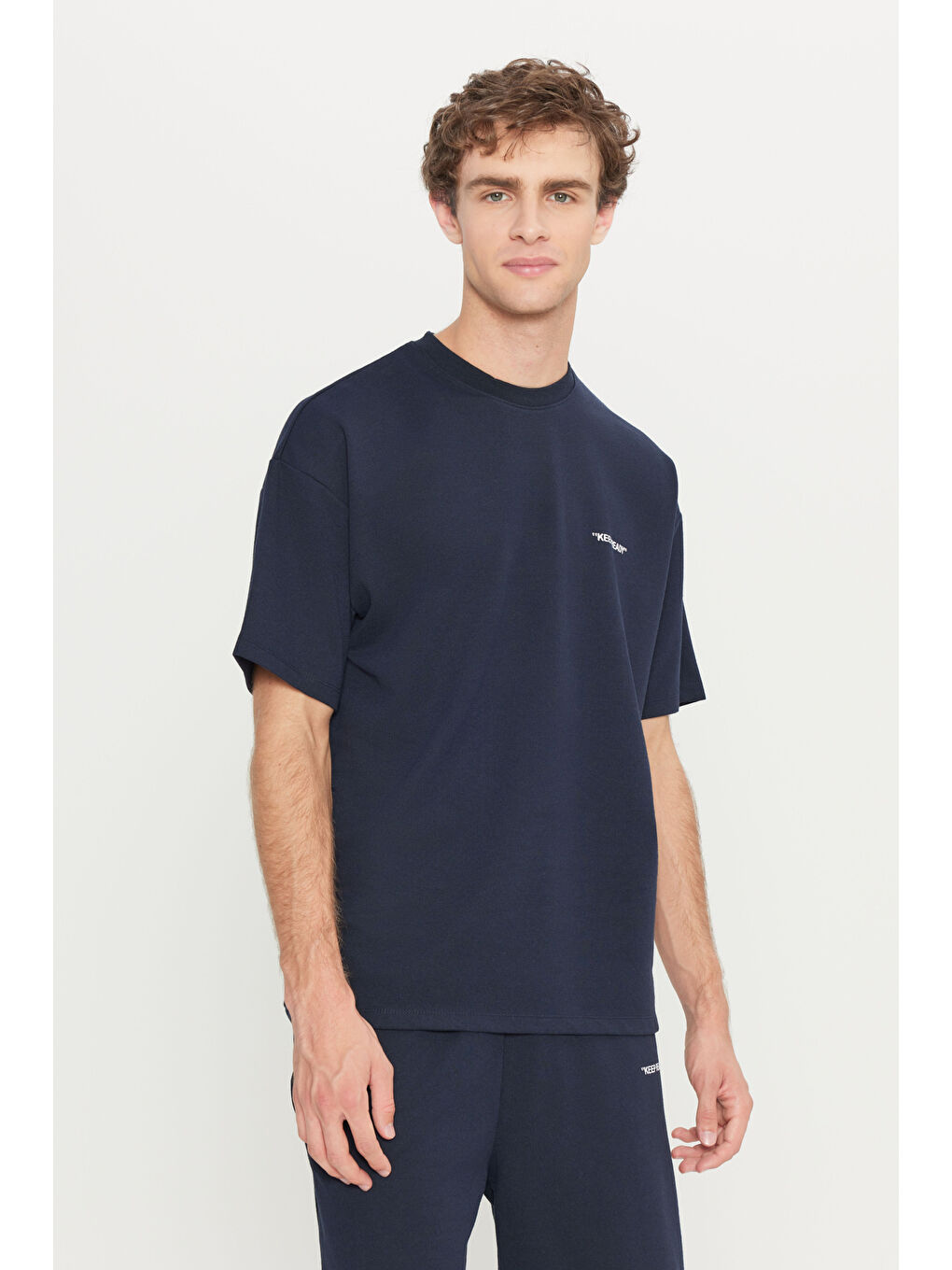 Erkek Lacivert Pamuklu Comfort Fit Rahat Kesim Baskılı Beli Bağlamalı Yan Cep Eşofman Takımı-2