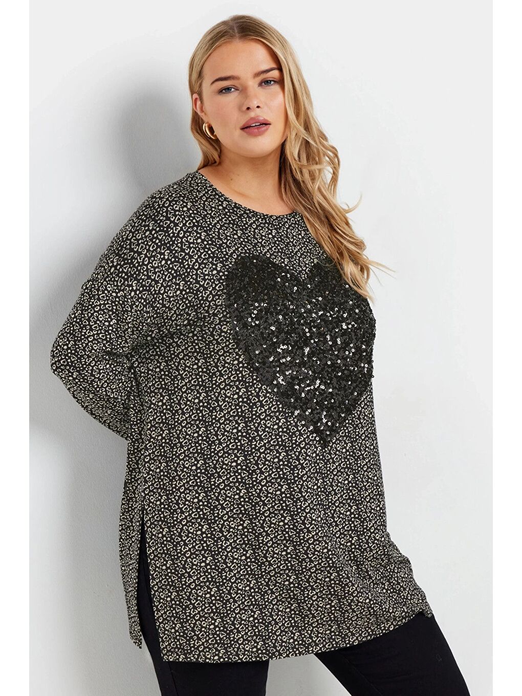 Siyah Büyük Beden Yırtmaç Detaylı Puantiyeli Payetli Uzun Kollu Bisiklet Yaka Bluz 322269