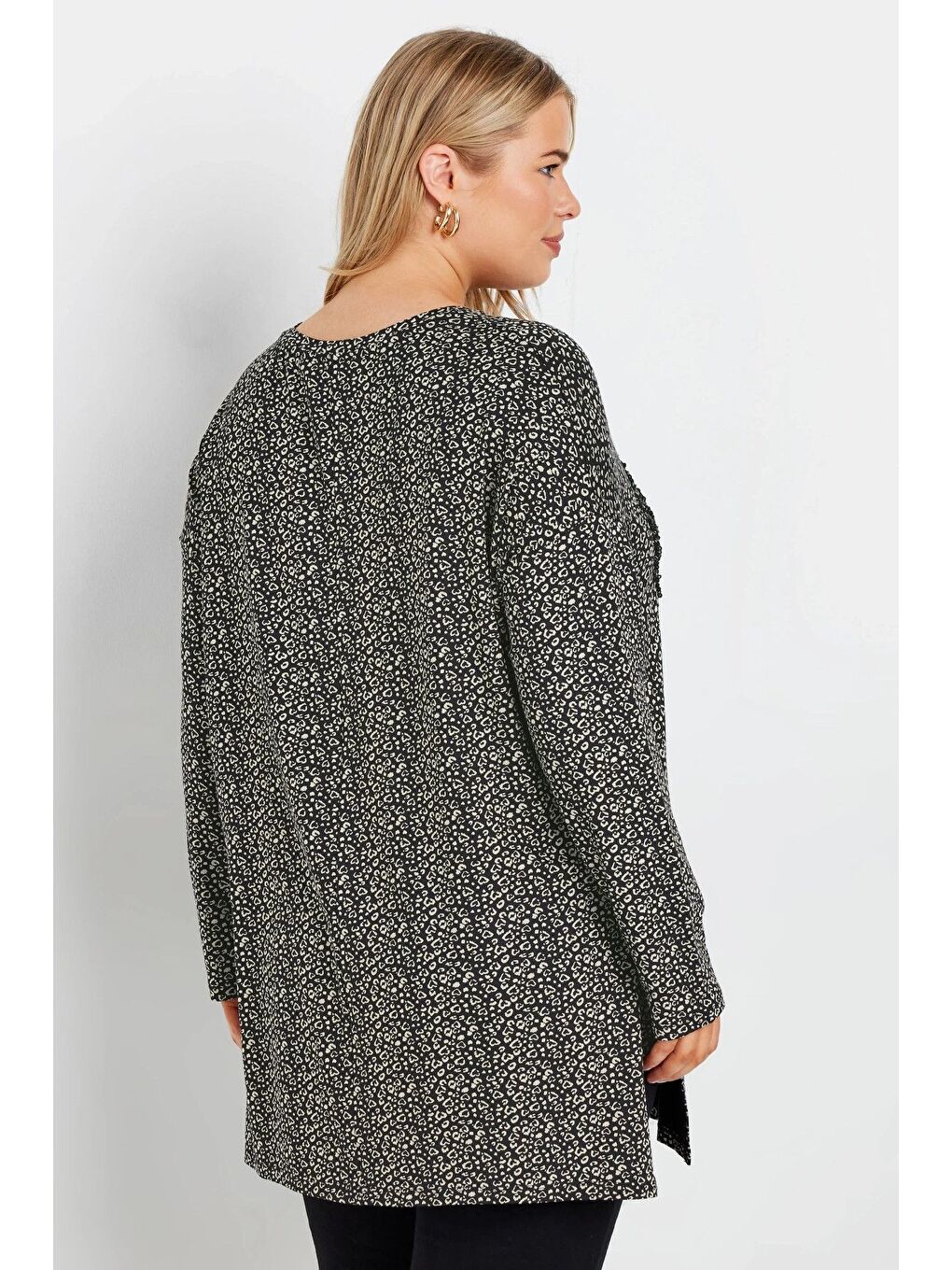 Siyah Büyük Beden Yırtmaç Detaylı Puantiyeli Payetli Uzun Kollu Bisiklet Yaka Bluz 322269-4