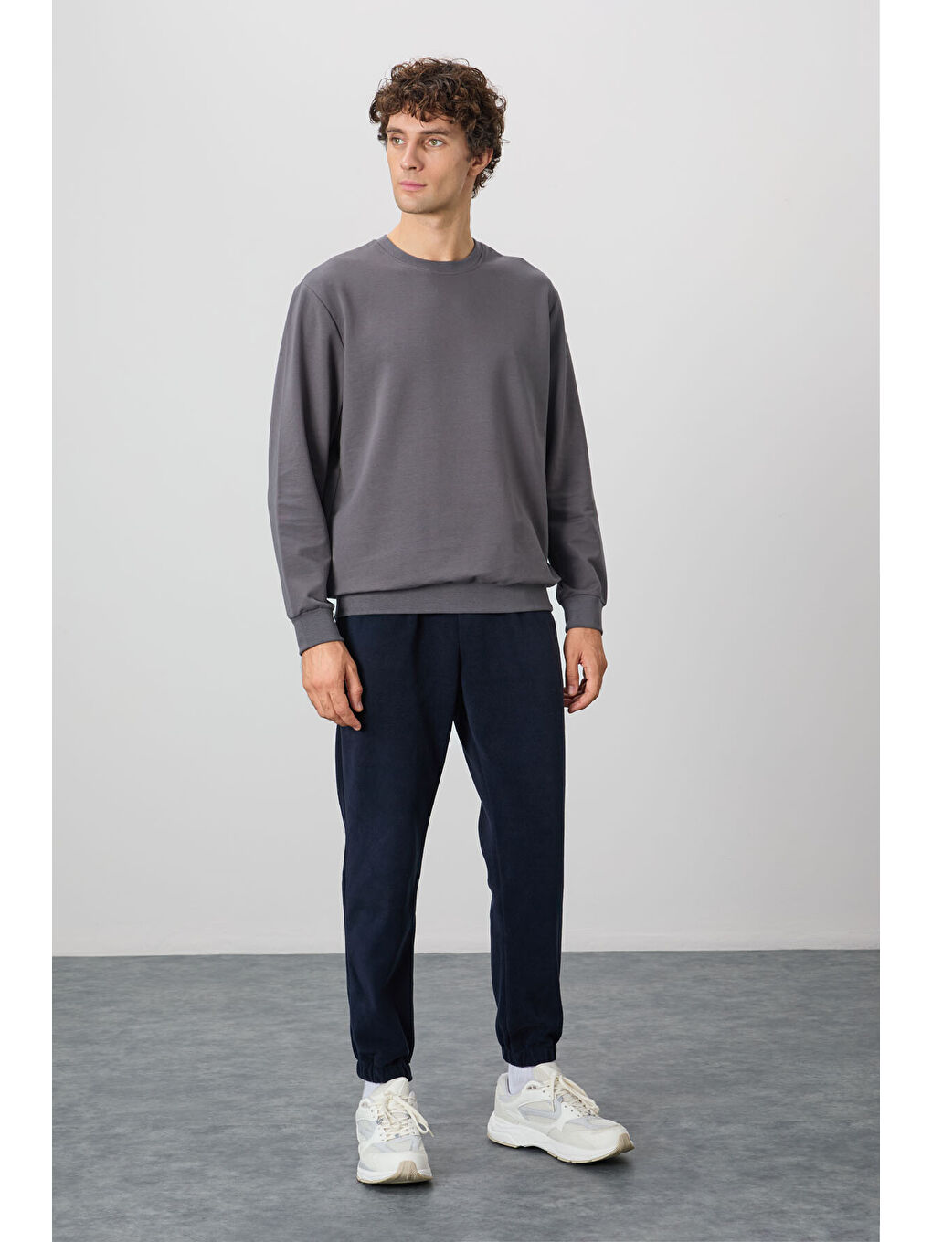 Koyu Gri Pamuk Dokulu Standart Fit Basic Erkek Sweatshirt - 88363-1