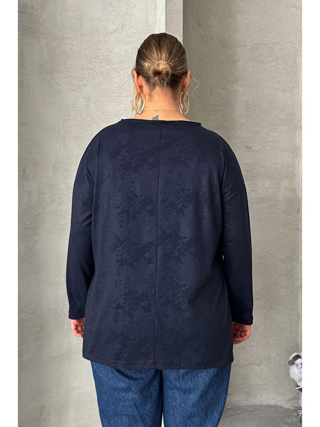 Lacivert Büyük Beden Yılbaşı Temalı Bisiklet Yaka Uzun Kollu Yırtmaçlı Sweatshirt 303909-6