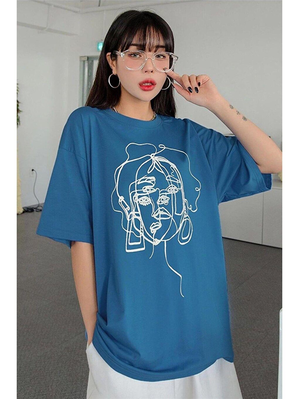 Kadın Çizgili Figür Oversize İndigo Mavi Tişört
