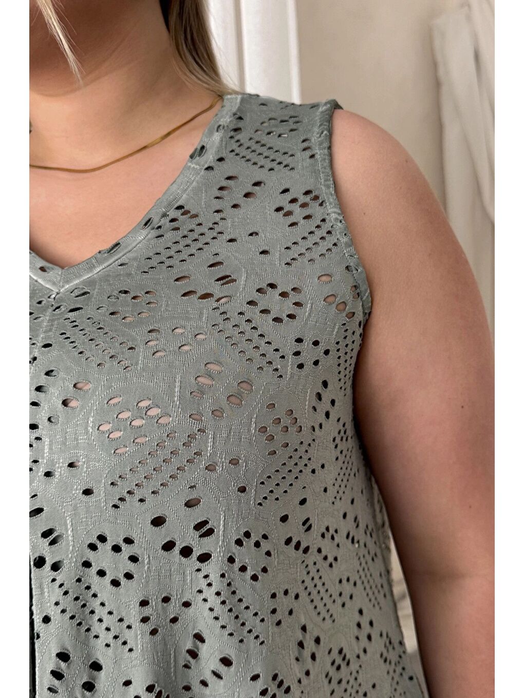 Yeşil Büyük Beden V Yaka Sıfır Kol Dantel Detaylı Astarsız Bluz 302964-5