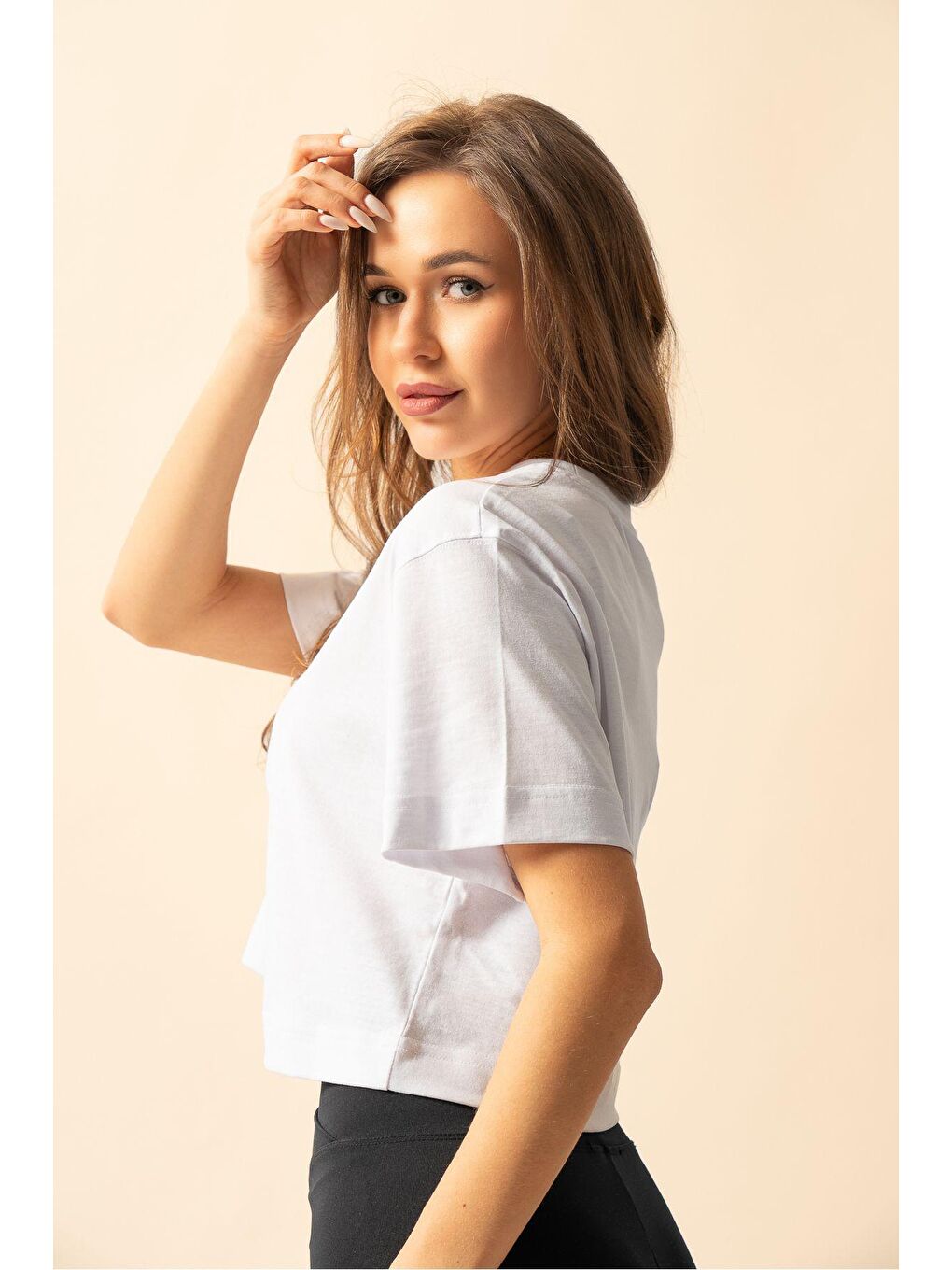 Kadın Beyaz Oversize Bisiklet Yaka Crop Tişört-1