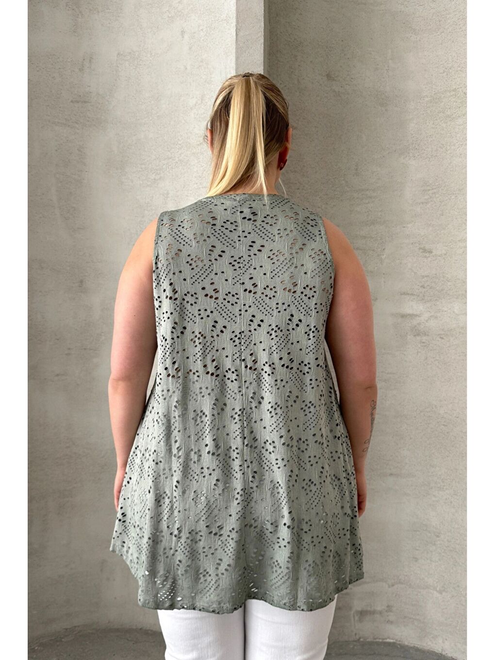 Yeşil Büyük Beden V Yaka Sıfır Kol Dantel Detaylı Astarsız Bluz 302964-6