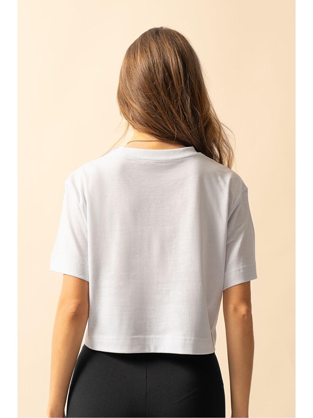 Kadın Beyaz Oversize Bisiklet Yaka Crop Tişört-2