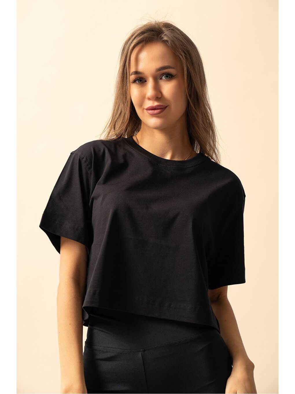 Kadın Siyah Oversize Bisiklet Yaka Crop Tişört