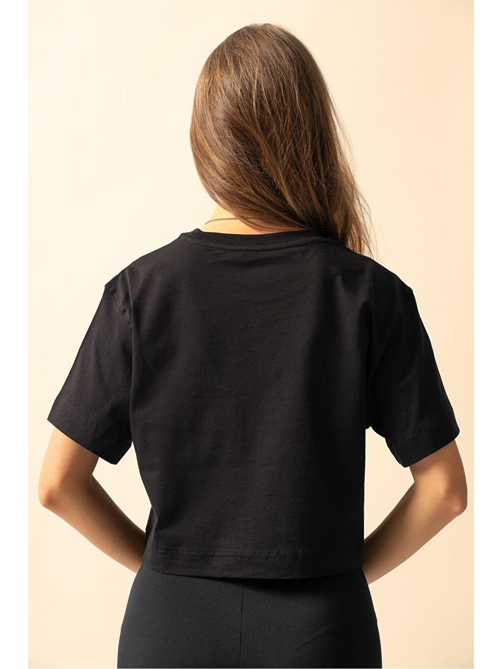 Kadın Siyah Oversize Bisiklet Yaka Crop Tişört-2