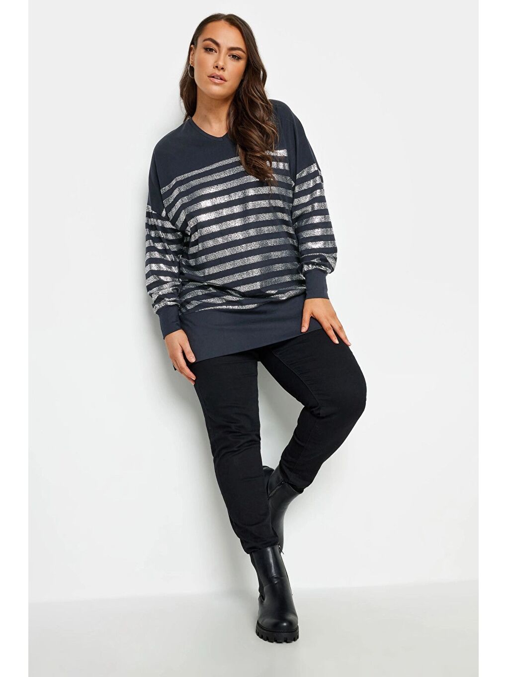 Lacivert Büyük Beden V Yaka Uzun Kollu Metalik Çizgili Sweatshirt 302790-1