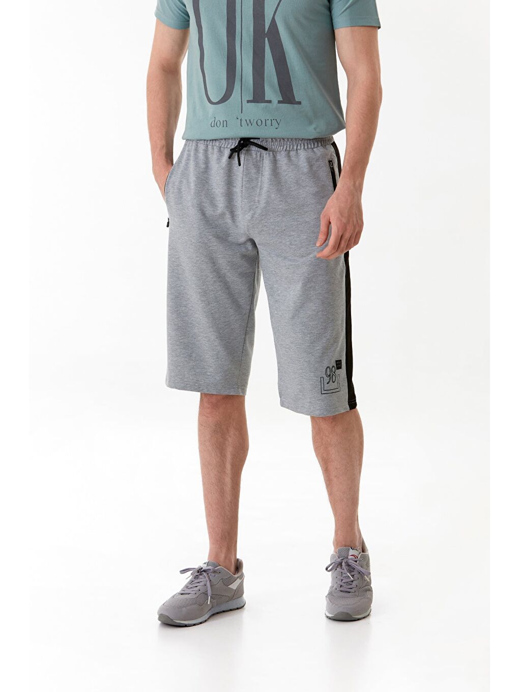 Gri 98 Baskılı Cebi Fermuarlı Kapri-2