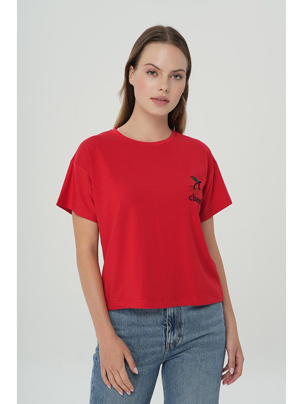 Kırmızı Nakışlı Bisiklet Yaka Kısa Kollu Tişört 56102-007